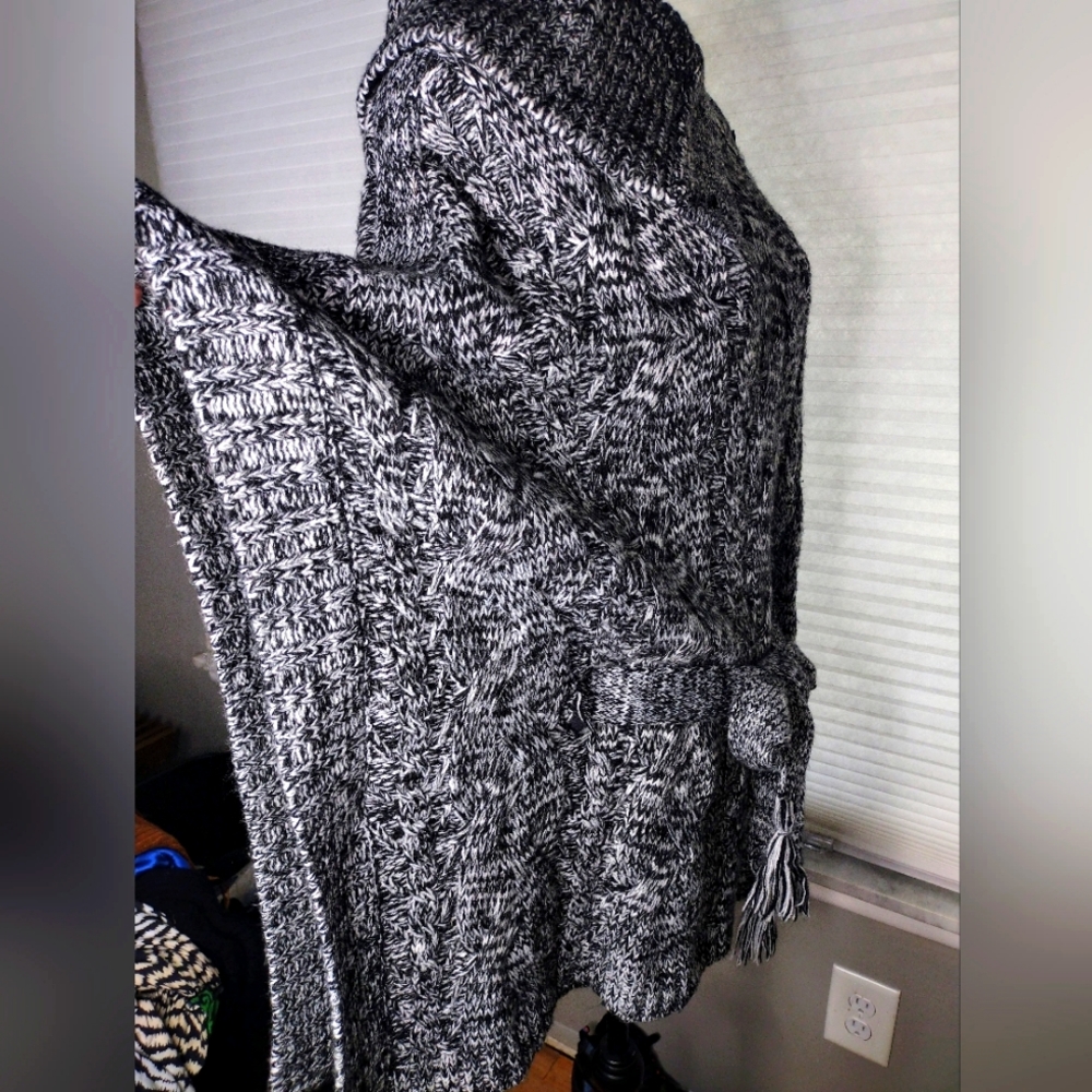 525 America Cable Knit Belted Poncho Cowl Neck Sweater Charcoal L/XL - Picture 3 of 15